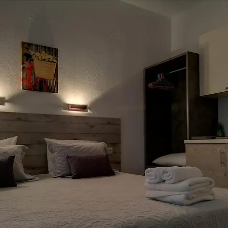 House Stella - & Apartament Kalamítsion